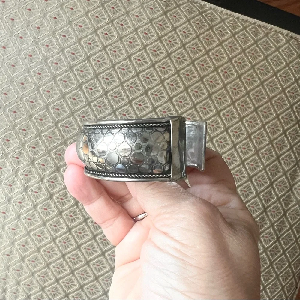 Silver metal Textured Cuff Bracelet classic design and great vintage style